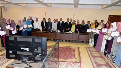 ببنى سويف.. تسليم 50 سيدة شهادات اجتياز مشروع المصرية للصناعات الحرفية