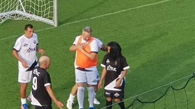 بالصور| نجوم أوروبا يفوزون على نجوم العرب ٤-٣ في نهائي كأس العالم ساتوك لأيتام