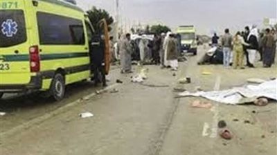 إصابة 13 في حادث انقلاب سيارة أجرة بـ