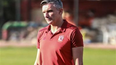 كارتيرون يعقد محاضرة مع لاعبي الأهلي حول أخطاء لقاء النجمة اللبناني