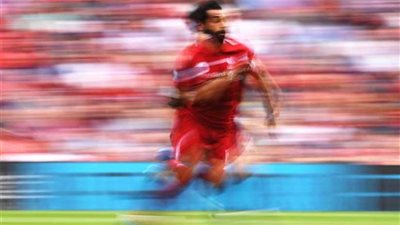 شاهد.. «صلاح» يداعب جماهيره على طريقة الكوميك