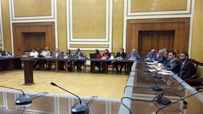 نائب وزير الإسكان تتابع الموقف التنفيذي للبرنامج القومي للصرف الصحي للقرى المصرية