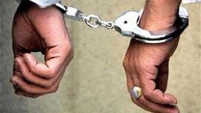 القبض على عاطل بحوزته ١٣٦٦ زجاجة خمر للاتجار بالمنيا