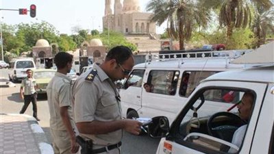 تحرير 2121 مخالفة مرورية وضبط سيارتين مبلغ بسرقتهما بالبحيرة