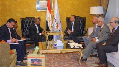 وزير النقل: تطوير 136 مزلقانا بخبرات هندية لزيادة نظم الأمان والسلامة