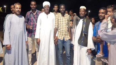 ملحمة أخوة وشهامة لأهالي قرية مصرية استضافت سودانيين تعطل أتوبيسهم بالأقصر.. 