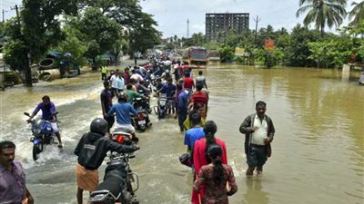 مقتل ما لا يقل عن 324 هندياً في أسوأ فيضانات منذ 100 عام