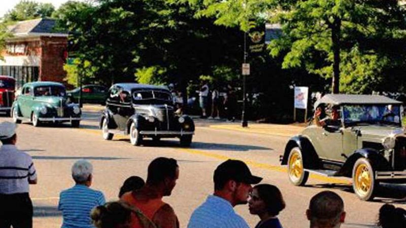 العواصف الرعدية تجبر