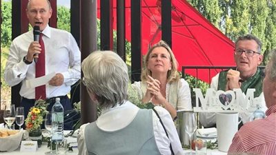 تعرف على هدايا بوتين للوزيرة العروس النمساوية