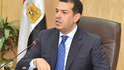 22 سيارة تجوب المناطق الأكثر احتياجًا بأسيوط لبيع اللحم بأسعار مخفضة