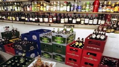 في وقفة العيد.. مداهمة مصنع خمور تسبب العمى