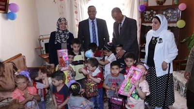 هدايا وعديات لـ”أيتام“ دار السيدة نفيسة بشبين الكوم