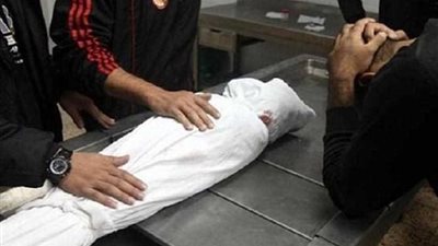 أم تقتل ابنتها الوحيدة وتعلقها بشباك غرفة النوم