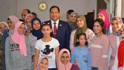 محافظ الغربية يزور عدد من دور رعاية الايتام لتقديم التهنئة بالعيد