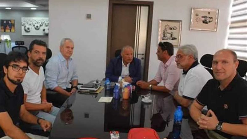 أبو ريدة يجتمع مع