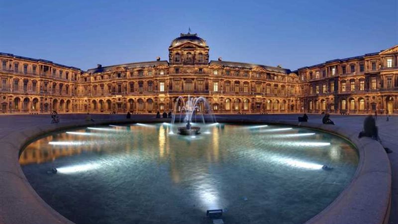 اللوفر من قلعة تحمي