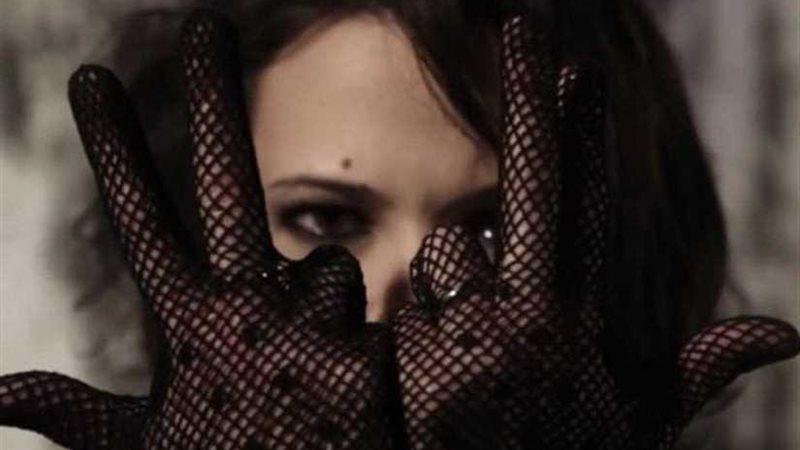 فنانة وناشطة حقوقية