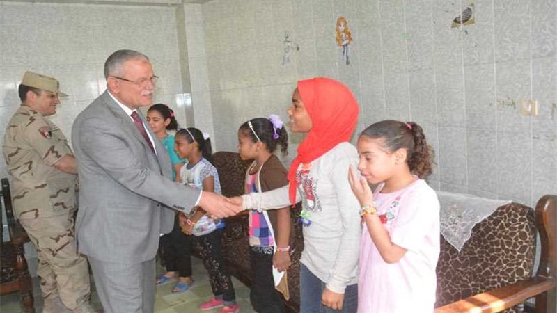 محافظ المنيا يهنئ