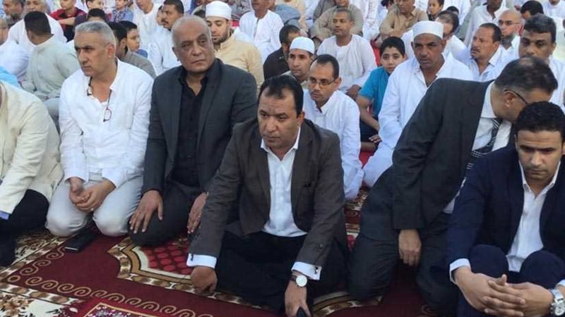 محافظ الأقصر يتوسط