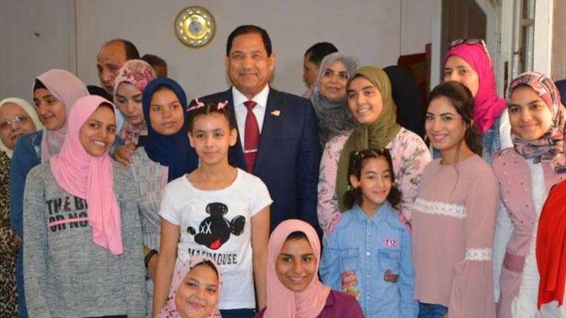 محافظ الغربية يزور