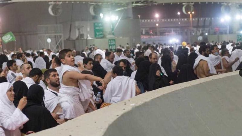 الحجاج يبدؤون رمي