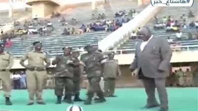 موقف محرج لنائب رئيس الوزراء الأوغندي.. (فيديو)