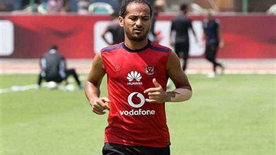 وليد سليمان يغادر معسكر الأهلي قبل مواجهة الحدود