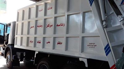 سيارة مكبس و50 صندوق قمامة لنظافة الخصوص