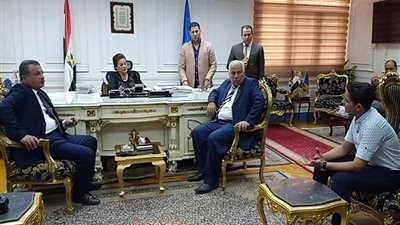 محافظ الإسماعيلية يستعرض الموقف التنفيذي للمشروعات المقرر افتتاحها في احتفالات أكتوبر