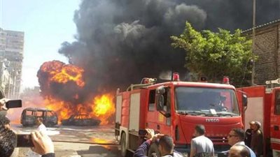 إخماد حريق سيارتي مواد بترولية بعد تصادمهما ببني سويف