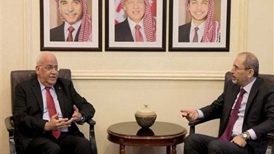 الصفدي وعريقات يبحثان سبل كسر الانسداد السياسي في الجهود السلمية للقضية الفلسطينية
