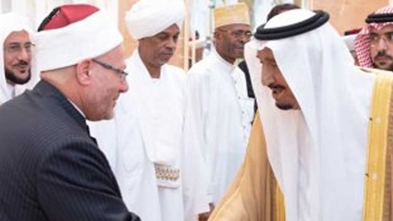 خادم الحرمين يستقبل