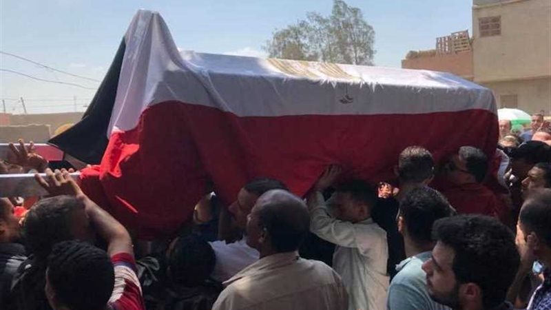 في جنازة عسكرية..