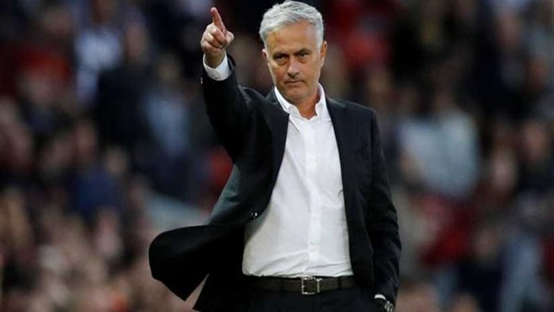 جوزيه مورينيو يفكر