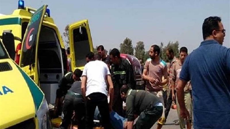 إصابة 11 شخصاً فى