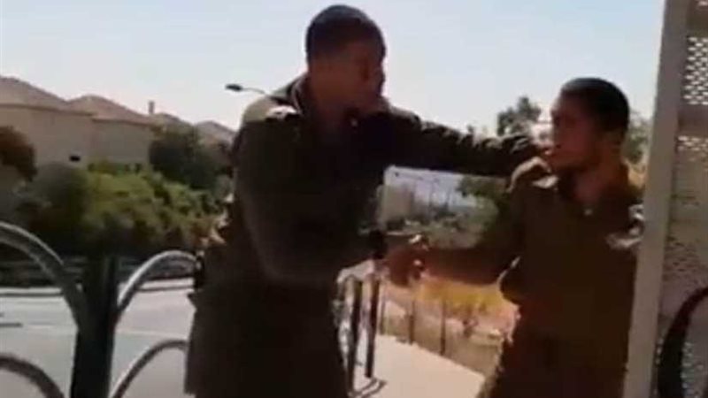 جندي إسرائيلي يرفض