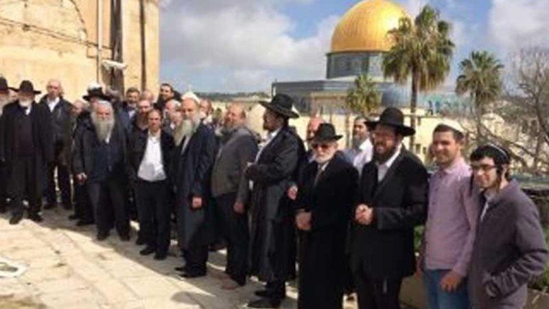 مستوطنون يقتحمون