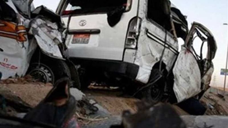 إصابة ١٢ إثر انقلاب