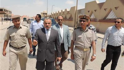 مدير أمن المنيا يتفقد إدارتي المرور وتصاريح العمل