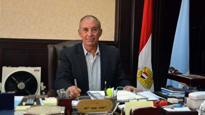 محافظ البحرالاحمر يبحث الموقف التتفيذى لمشروعات تطوير العشوائيات