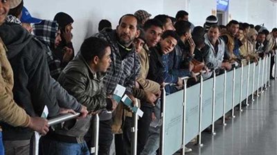 الحكومة تنفي تراجع الطلب على العمالة بالخارج