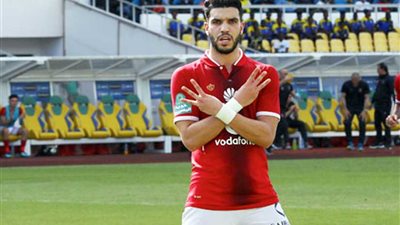 أزارو يتقدم للأهلي ويضرب كمبالا برأسية رائعة