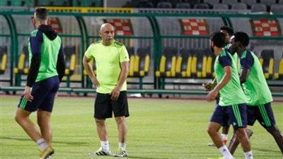 حسام حسن يركز على الجوانب الخططية في المران الأخير للمصري استعداداً للهلال بالكونفيدرالية