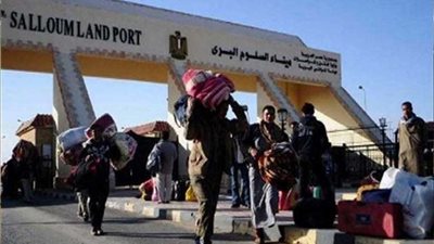 عودة 124 مصريًا من ليبيا وعبور 218 شاحنة عبر منفذ السلوم