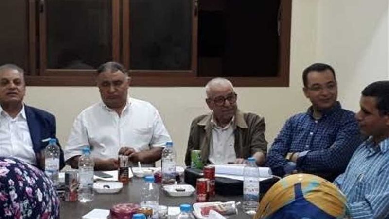 إعادة تشكيل لجنة