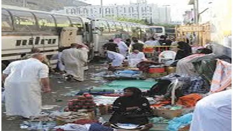 الباعة يختبئون داخل