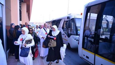 مصر للطيران تسير غداً 24 رحلة جوية لنقل 5360 حاجاً