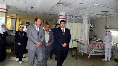محافظ القليوبية في جولة مفاجئة لمستشفى بنها التعليمي وناصر العام بشبرا الخيمة