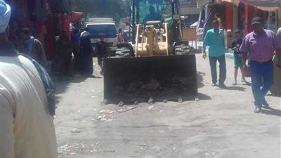 حملات مكبرة لرفع المخلفات وتسوية شوارع قرى الغنايم.. (صور)