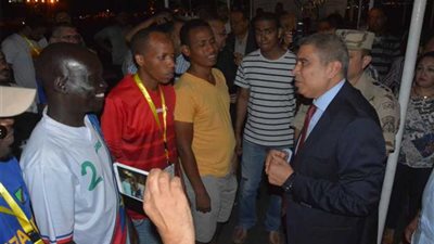 في أول يوم عمل له جولة لمحافظ المنيا يلتقي فيها بوفود سفينة النيل للشباب العربي وحوض النيل